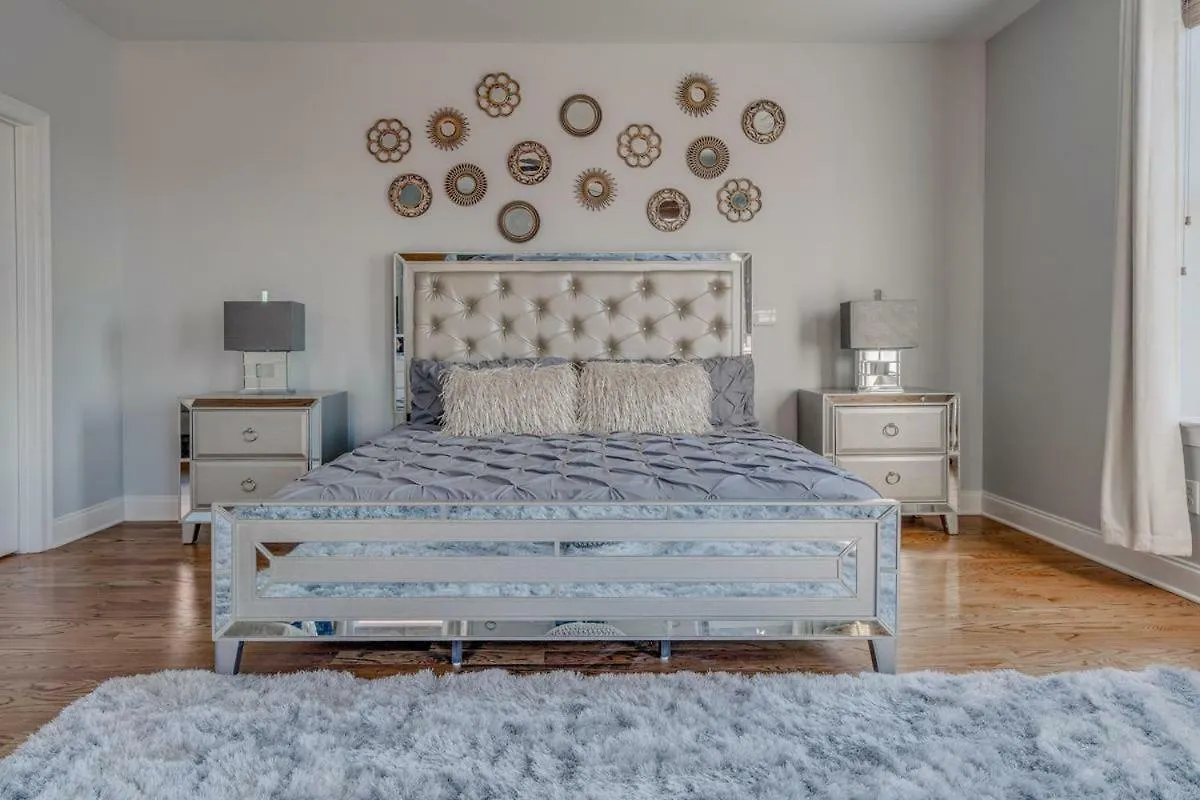 Willa 3 Blocks To Beale, 4B 6B, Garage, Roof Top Deck, Hot Tub, View, Sleeps 18 Memphis