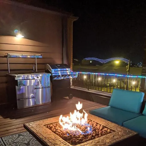 3 Blocks To Beale, 4B 6B, Garage, Roof Top Deck, Hot Tub, View, Sleeps 18 Memphis 0*,  United States
