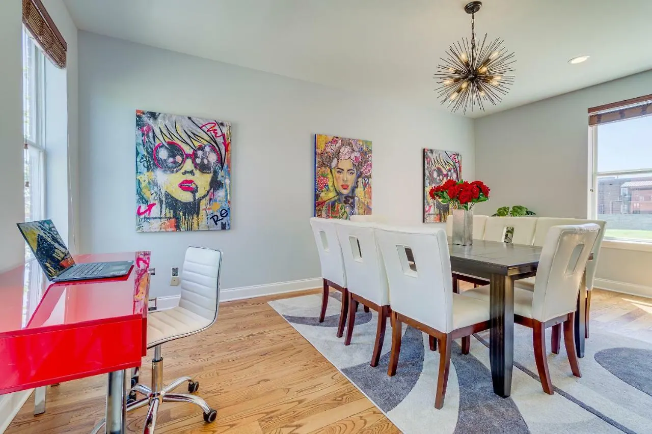 3 Blocks To Beale, 4B 6B, Garage, Roof Top Deck, Hot Tub, View, Sleeps 18 Memphis 0*,