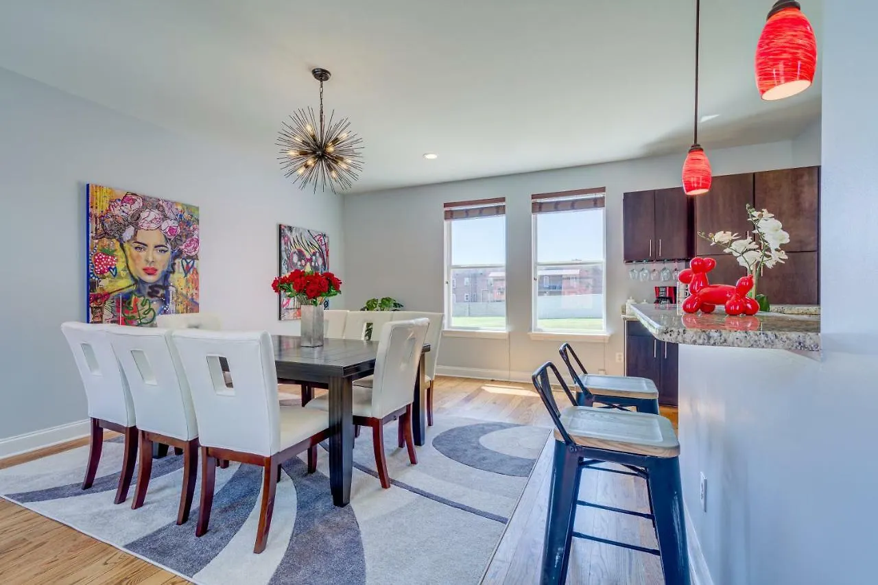 3 Blocks To Beale, 4B 6B, Garage, Roof Top Deck, Hot Tub, View, Sleeps 18 Memphis Villa
