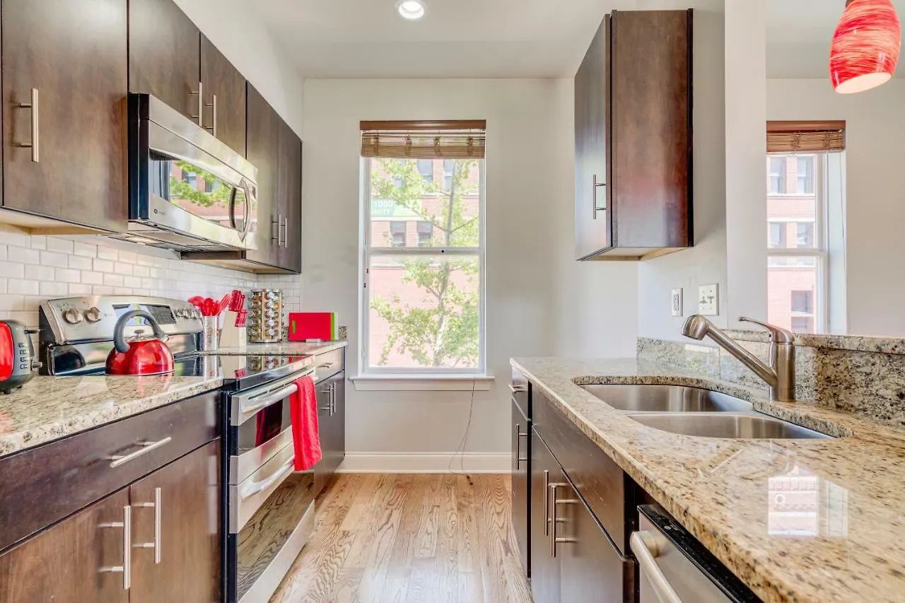 3 Blocks To Beale, 4B 6B, Garage, Roof Top Deck, Hot Tub, View, Sleeps 18 Memphis Villa