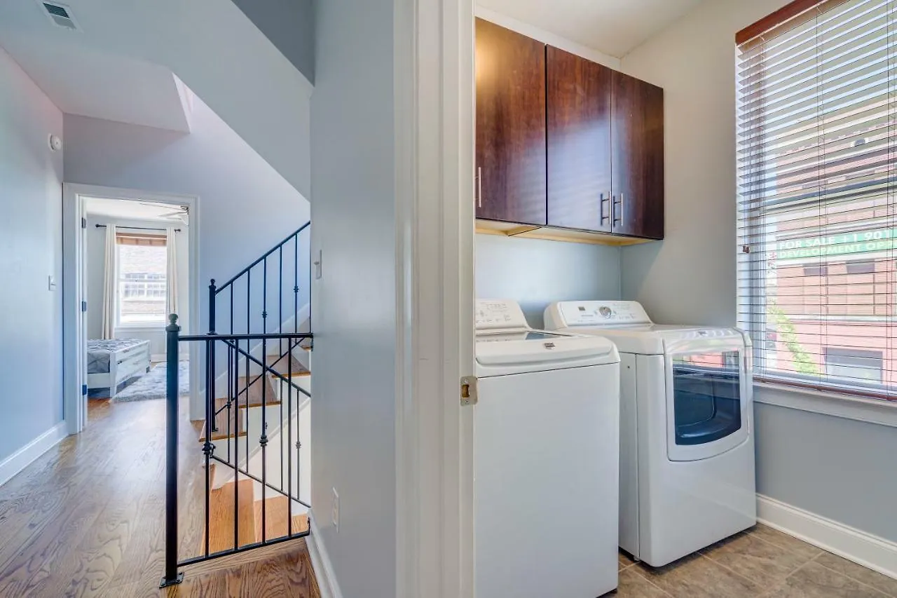 Villa 3 Blocks To Beale, 4B 6B, Garage, Roof Top Deck, Hot Tub, View, Sleeps 18 Memphis United States