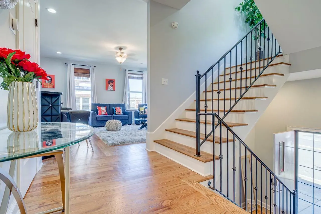 Villa 3 Blocks To Beale, 4B 6B, Garage, Roof Top Deck, Hot Tub, View, Sleeps 18 Memphis United States