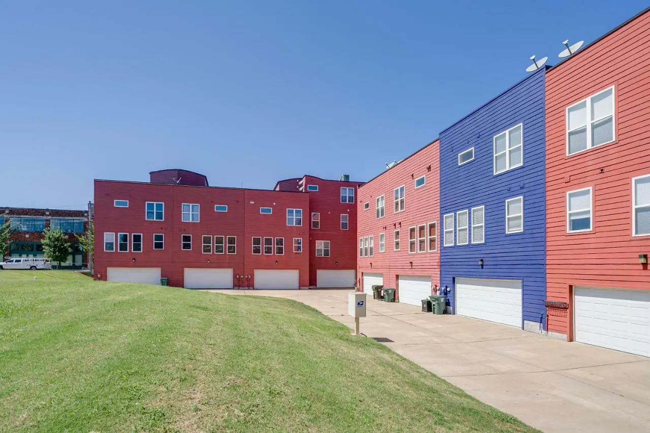 3 Blocks To Beale, 4B 6B, Garage, Roof Top Deck, Hot Tub, View, Sleeps 18 Memphis