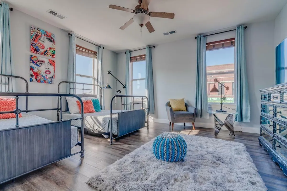 3 Blocks To Beale, 4B 6B, Garage, Roof Top Deck, Hot Tub, View, Sleeps 18 Memphis